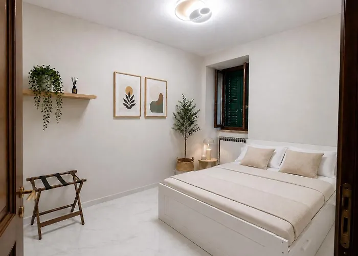 Apartment Victoria's Place With Terrace - San Pietro Station *